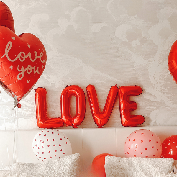 Ballonschriftzug "Love" Rot