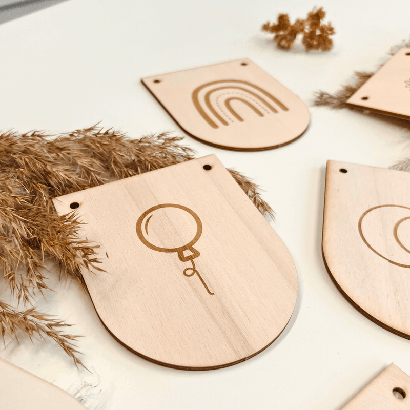 Build your own Holz-Wimpelgirlande Name / Wunschtext